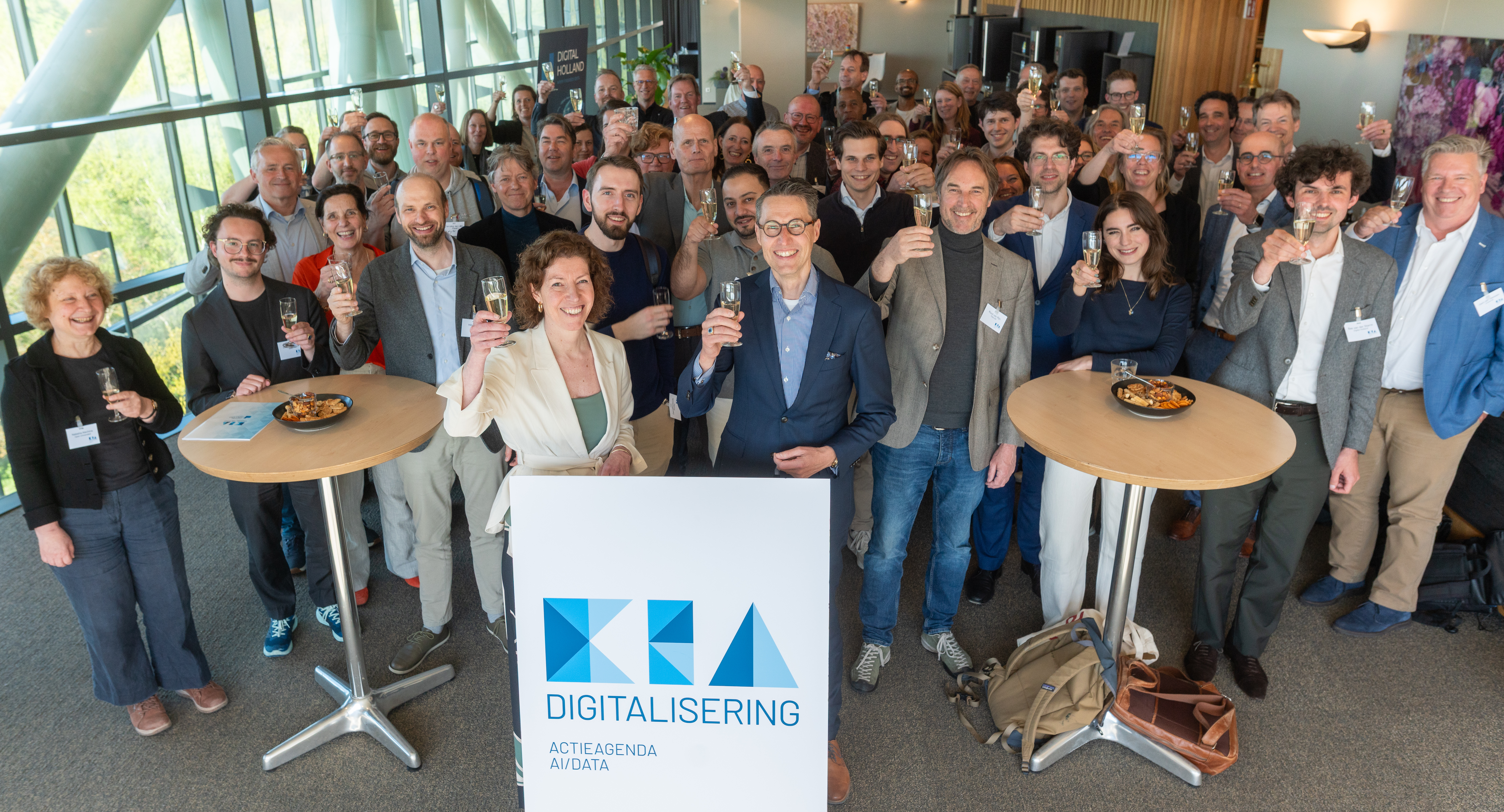 Groepsfoto kick off Actieagenda AI en Data - proost